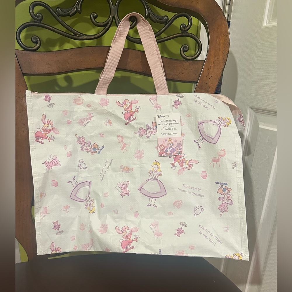 Disney Daiso Alice in Wonderland Reusable Picnic Sheet/Tote Bag. NWT.